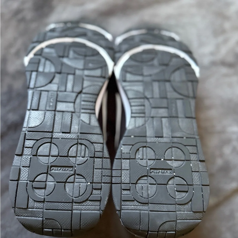 Nike Air Max Women’s Sneakers Black White Running Shoes Size 7 Athletic Casual - Picture 4 of 7